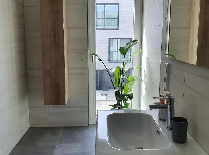 - 2 Bed Designer Flat * Strassen