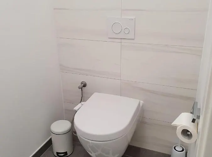 - 2 Bed Designer Flat