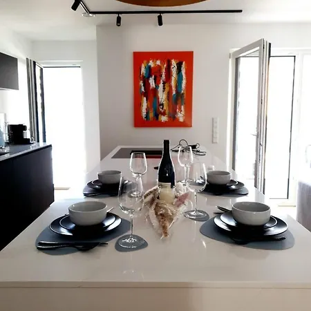 2bd Designer Apt. 134m2 In Strassen