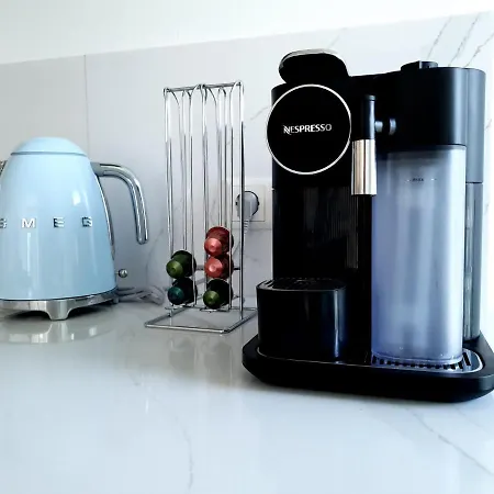 - 2 Bed Designer Flat 施特拉森