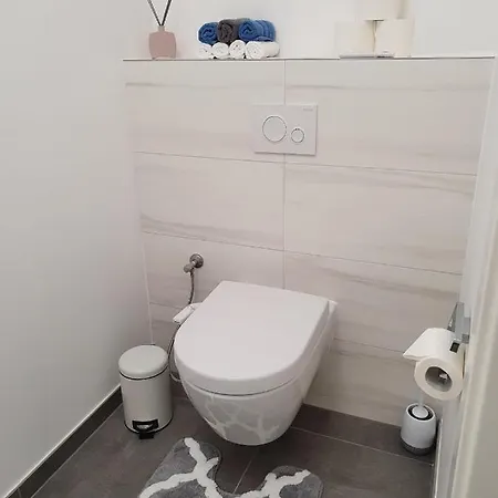 - 2 Bed Designer Flat