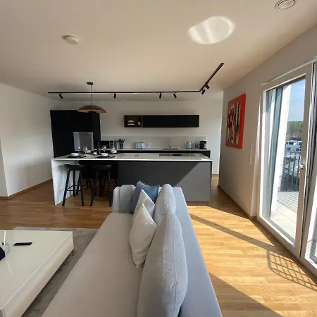 - 2 Bed Designer Flat