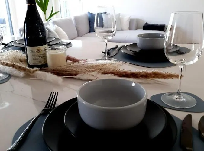 Apartament - 2 Bed Designer Flat