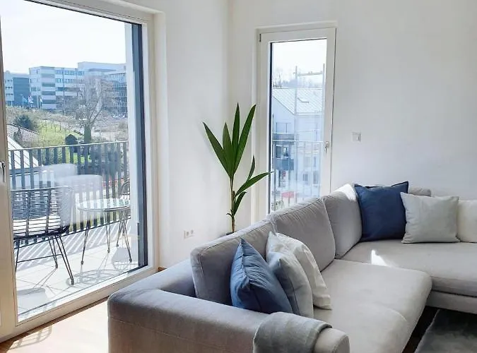 - 2 Bed Designer Flat