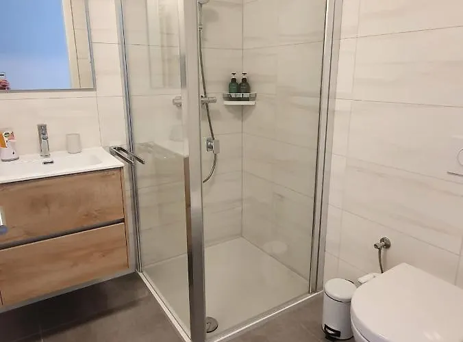 - 2 Bed Designer Flat *