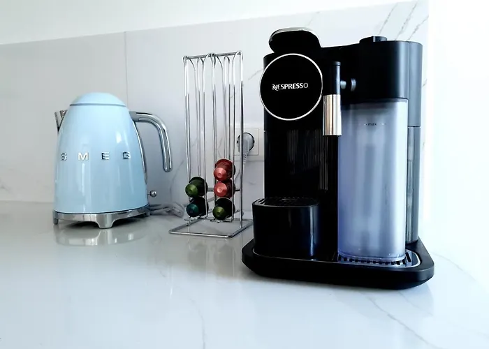 - 2 Bed Designer Flat Strassen