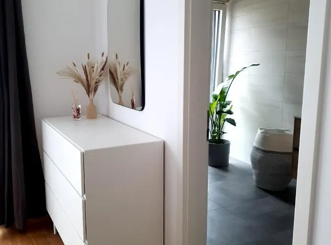 - 2 Bed Designer Flat * Strassen