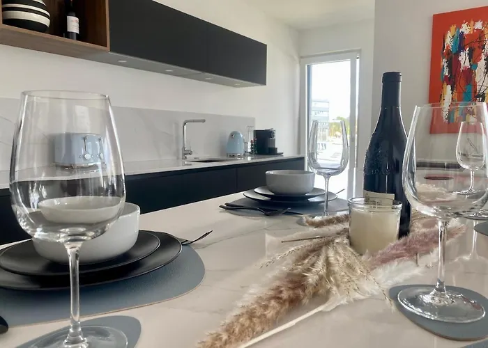 Apartament - 2 Bed Designer Flat Strassen