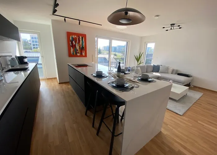 - 2 Bed Designer Flat * Strassen