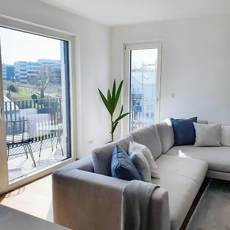 - 2 Bed Designer Flat