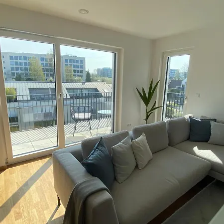 - 2 Bed Designer Flat Apartment