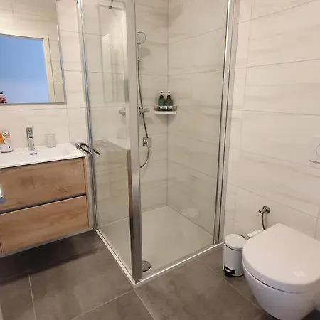 - 2 Bed Designer Flat *