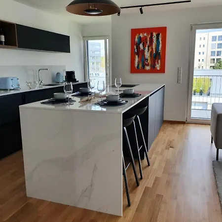 Apartment - 2 Bed Designer Flat Strassen