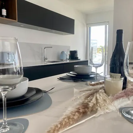 Apartment - 2 Bed Designer Flat Strassen