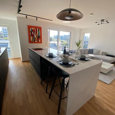 - 2 Bed Designer Flat * Strassen