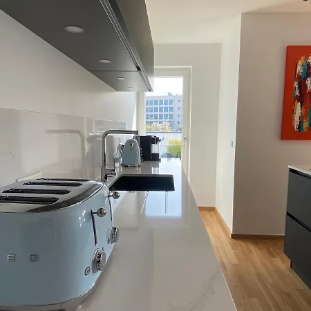 - 2 Bed Designer Flat Apartment