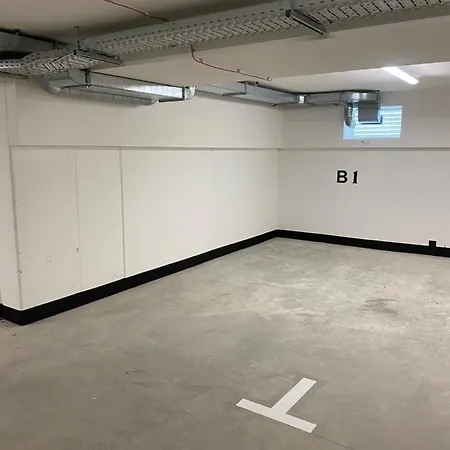 - 2 Bed Designer Flat Apartment Strassen