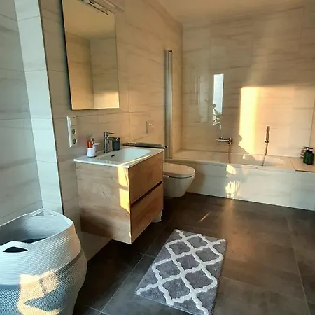 Apartment - 2 Bed Designer Flat Strassen